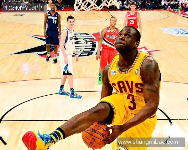 重磅！克莱参与大交易官宣，NBA历史首次大规模交易震撼联盟！(克莱上场)